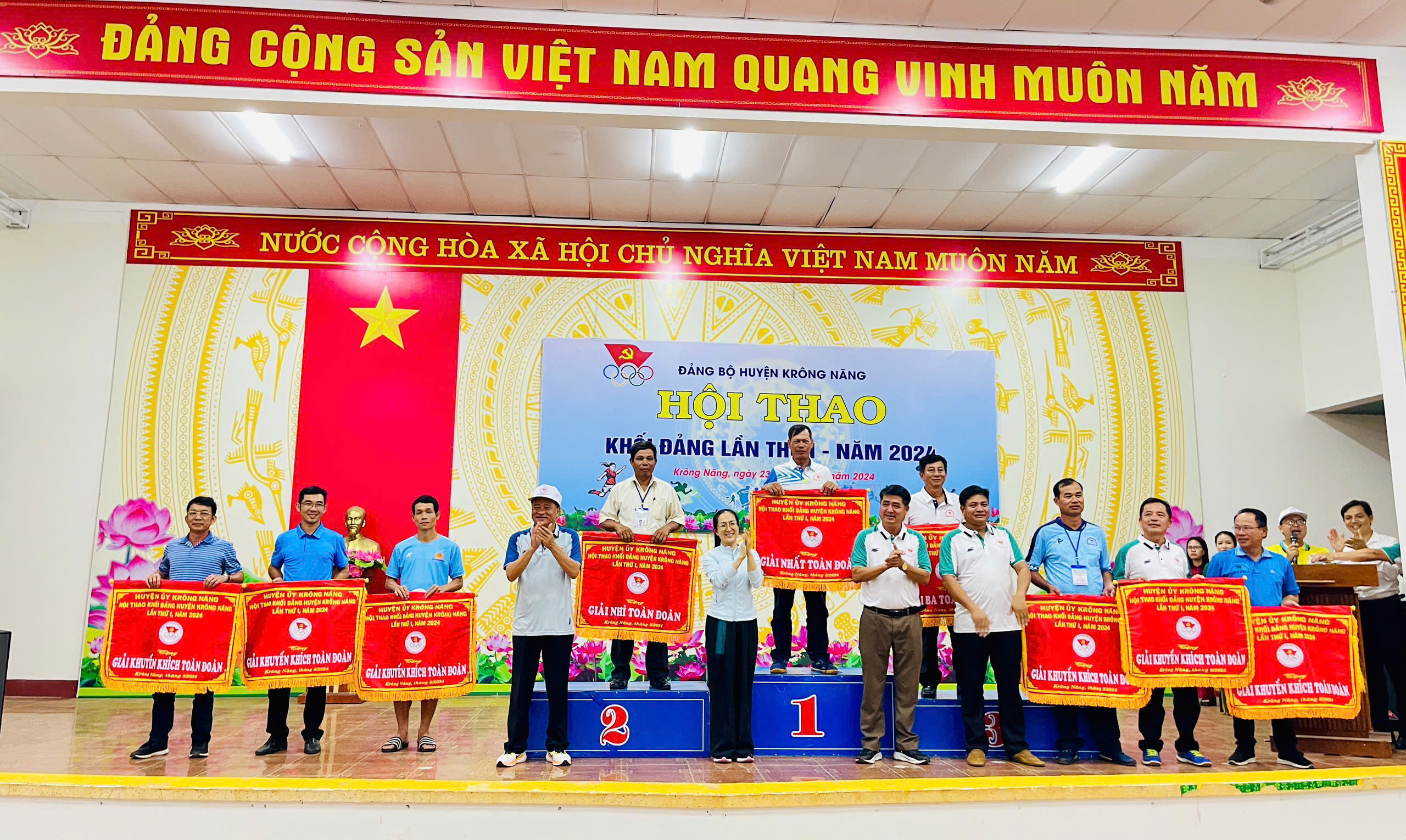 nhì toàn đoàn